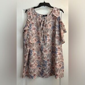 Spin, Sz 2X, Cold shoulder Shirt, EUC